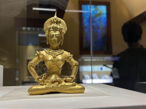 The Golden Tara! A Glimpse into Fourteenth-Century Filipino Spirituality Through Bronze and Intricacy