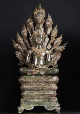  The Lamenting Naga - A Masterpiece Steeped in Myth and Intricate Carving