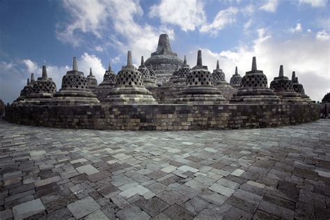 The Candi Borobudur Buddha: An Exquisitely Carved Monument to Enlightenment!